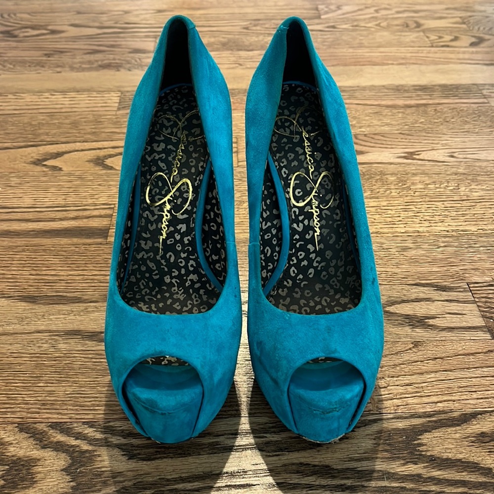 Jessica Simpson teal platform pumps
